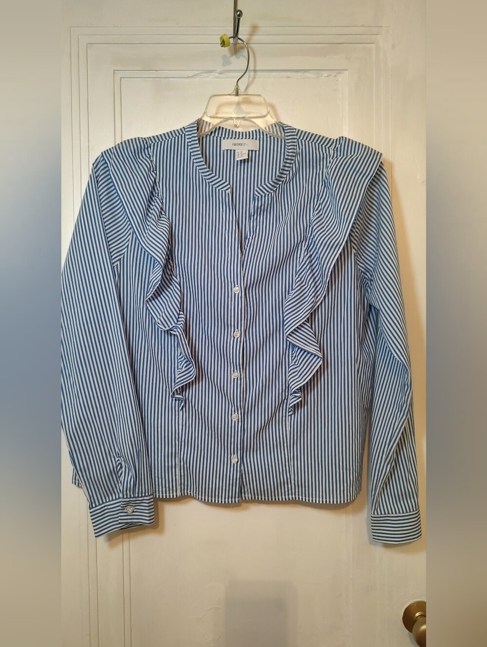 Forever 21 Women's Size 2X Blouse Button up Front Ruffles Blue/White